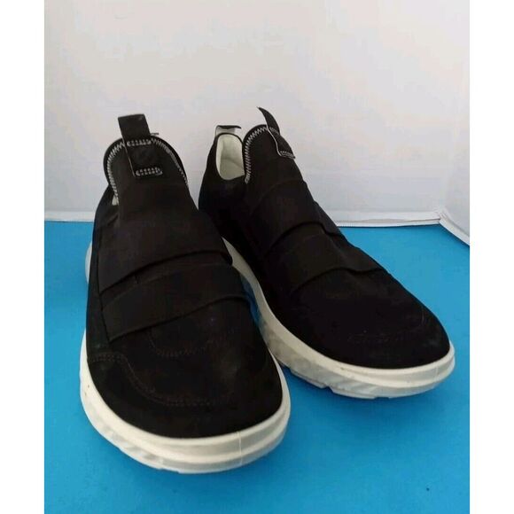 Modern Black Slip-On Sneakers with Elastic‎ Straps Casual Athletic Comfort Shoes